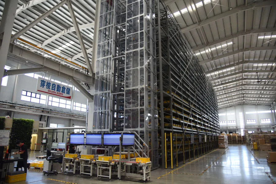 How are supply chain partnerships evolving in the Tier 1 auto parts industry?