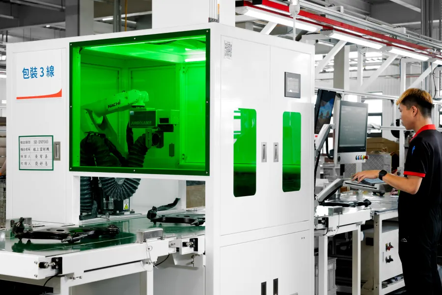 How does supplier technology contribute to Tier 1 OEM auto parts manufacturing?